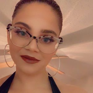 Meet your Posher, Whitni